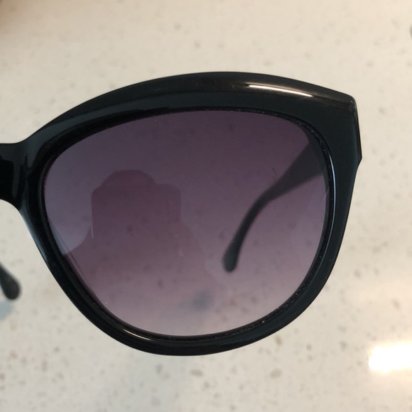 EUC Elizabeth and James Orchard Sunglasses - Picture 8 of 8